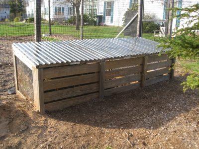 How to Build a Compost Bin From Recycled Pallets - Exmark's Backyard Life