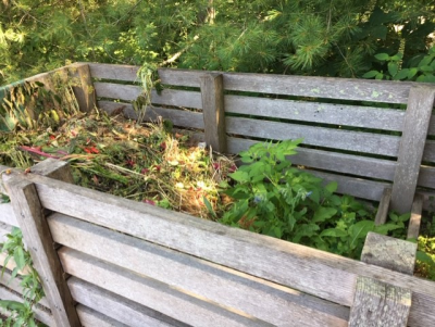 Large compost bin, made of wood and wire mesh, in a community garden, early  summer in Illinois, for themes of environment, recycling, organic  fertilization